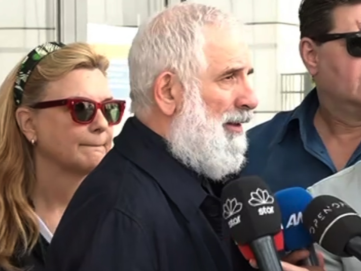 Πέτρος Φιλιππίδης: «Έσπασε» για πρώτη φορά τη σιωπή του έξω από το δικαστήριο