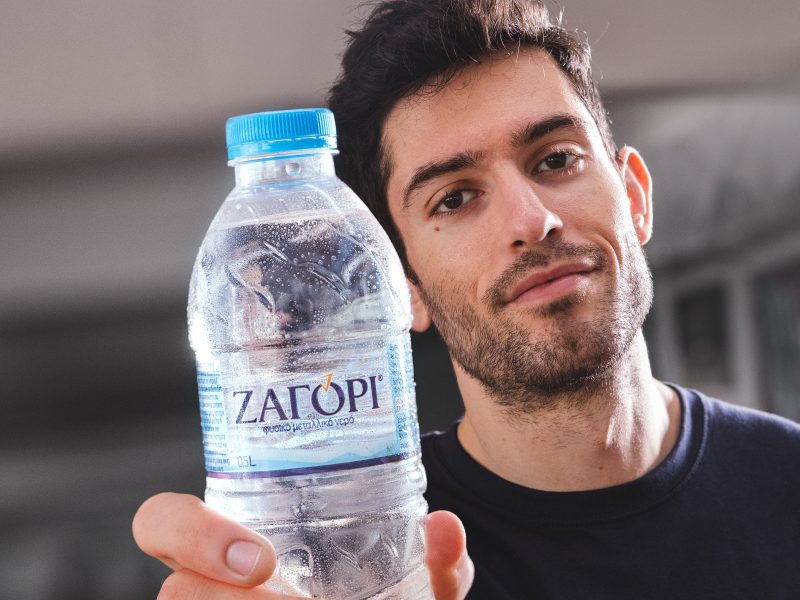 Ο Μίλτος Τεντόγλου δεν βλέπει το τώρα, βλέπει το αύριο – Και το πάει τέρμα