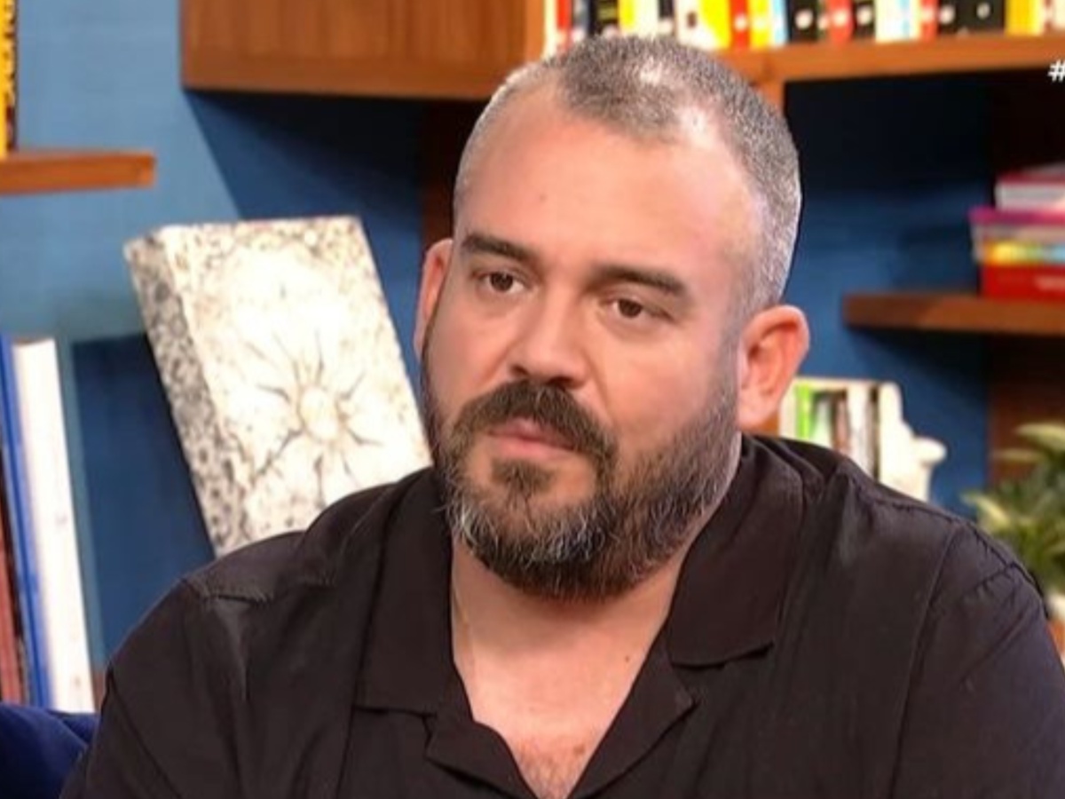 Πυγμαλίων Δαδακαρίδης: Απαντά για την αλλαγή στην εμφάνισή του – «Όταν κοιτάχτηκα στον καθρέφτη αισθάνθηκα άβολα»
