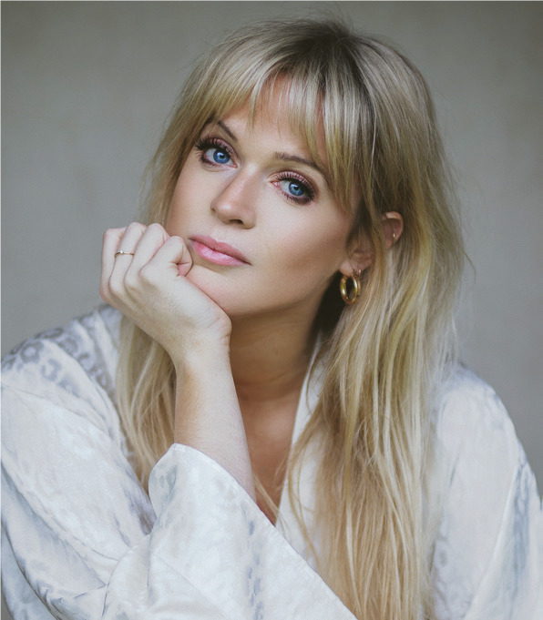 Η συγγραφέας Dolly Alderton μοιράζεται όσα ξέρει για την αγάπη
