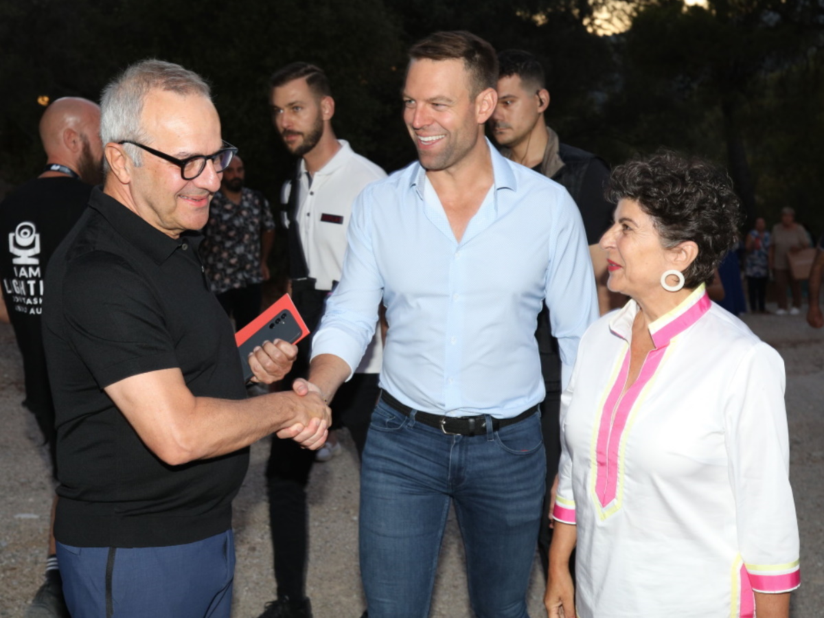 Στέφανος Κασσελάκης: Θεατρική βραδιά στην Επίδαυρο χωρίς τον Τάιλερ Μακμπέθ – Φωτογραφίες