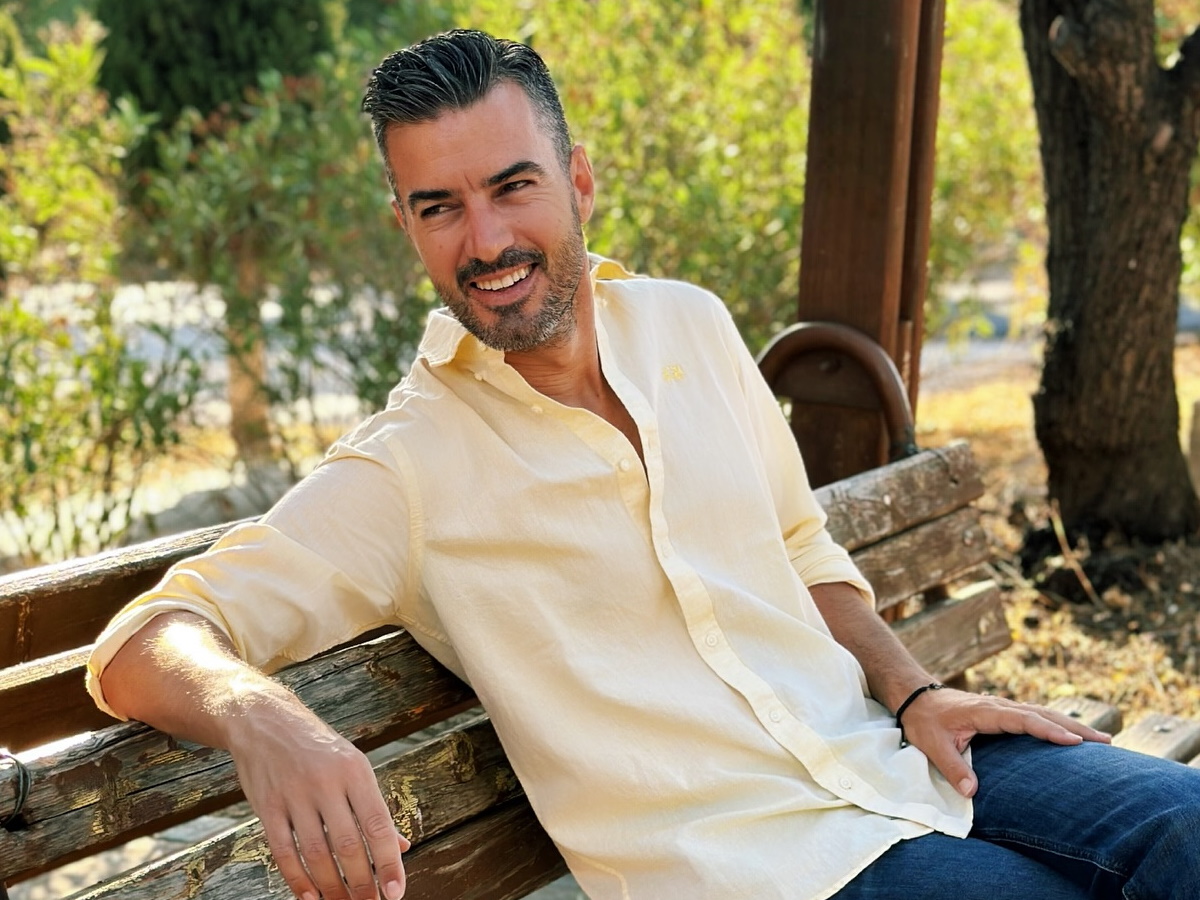Γιάννης Τσιμιτσέλης: Γενέθλια για τον ηθοποιό! Ο λόγος που έσβησε σε κακό κέφι την τούρτα του