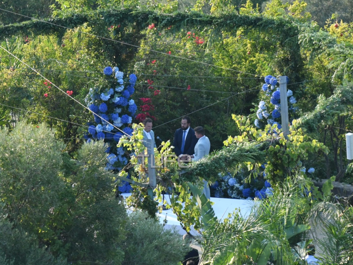 Στέφανος Κασσελάκης – Τάιλερ Μακμπέθ: Οι πρώτες εικόνες μέσα από την τελετή ανταλλαγής όρκων – Φωτογραφίες TLIFE