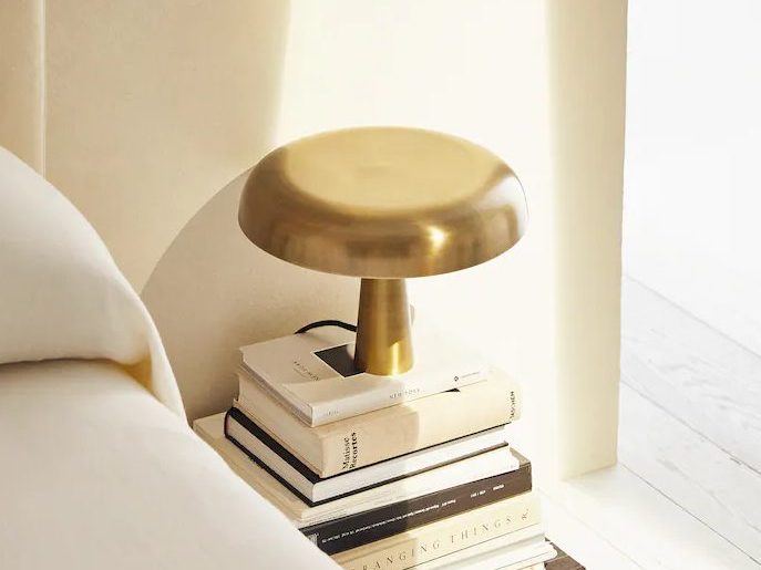 Mushroom Lamp: Κάνε χώρο στο κομοδίνο σου για αυτό το φωτιστικό και θα μας θυμηθείς
