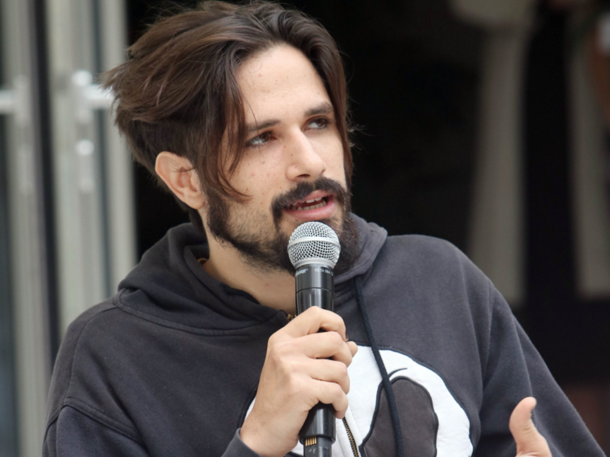 Γιάννης Νιάρρος: «Μπορούσα να επιλέξω αν θα πάω μ’ έναν γνωστό σκηνοθέτη, αν θα κάνω έναν ρόλο ρεπερτορίου»