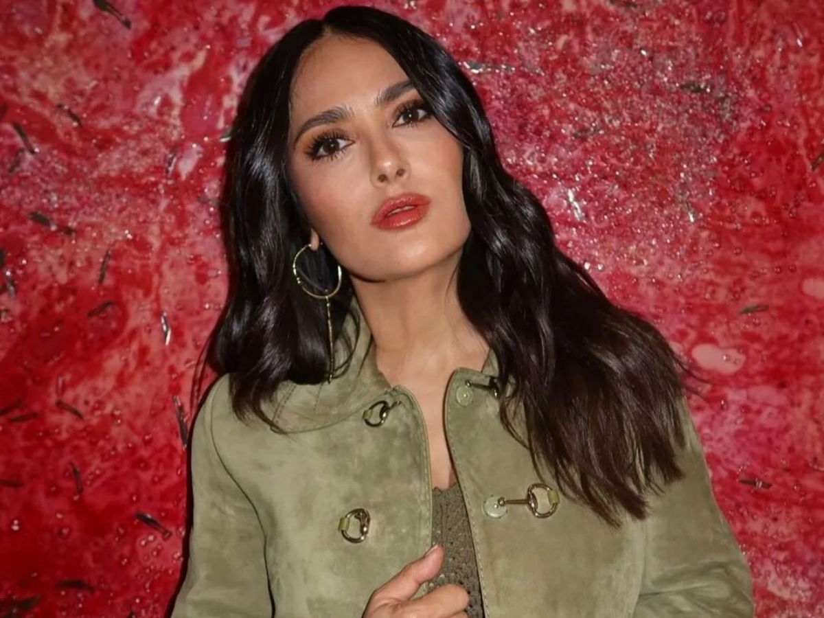 Η Salma Hayek αποδεικνύει ότι το φυσικό beauty look είναι και πάλι εδώ που σημαίνει ότι ξεχνάς το mob wife