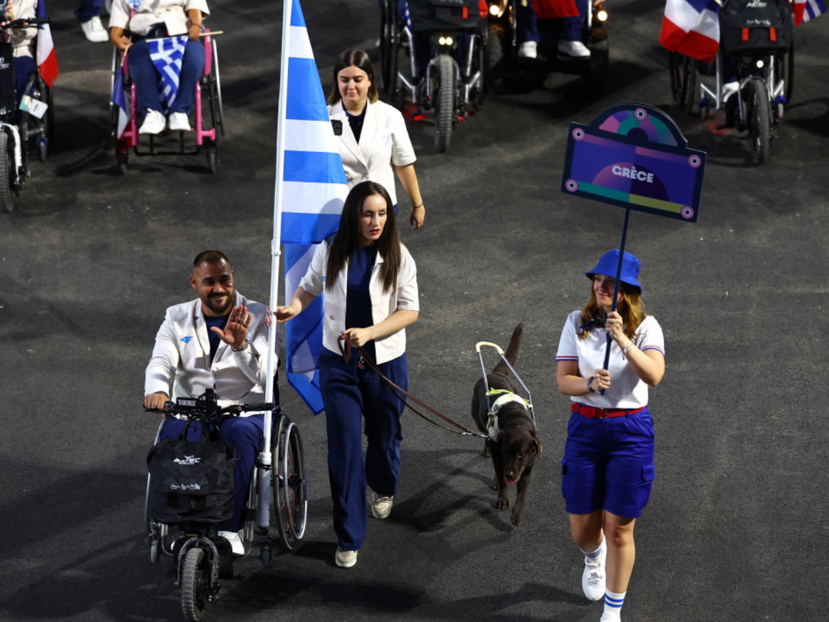 Παραολυμπιακοί Αγώνες 2024: H είσοδος της Ελλάδας με σημαιοφόρους τη Θεοδώρα Πασχαλίδου και τον Μανώλη Στεφανουδάκη