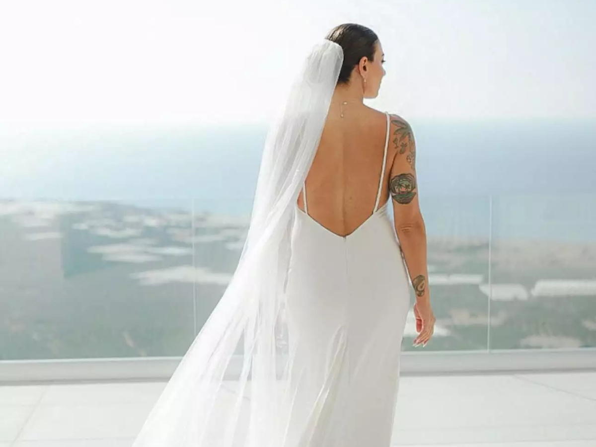 Eυρυδίκη Βαλαβάνη: To slip dress νυφικό της μας άρεσε πολύ! 