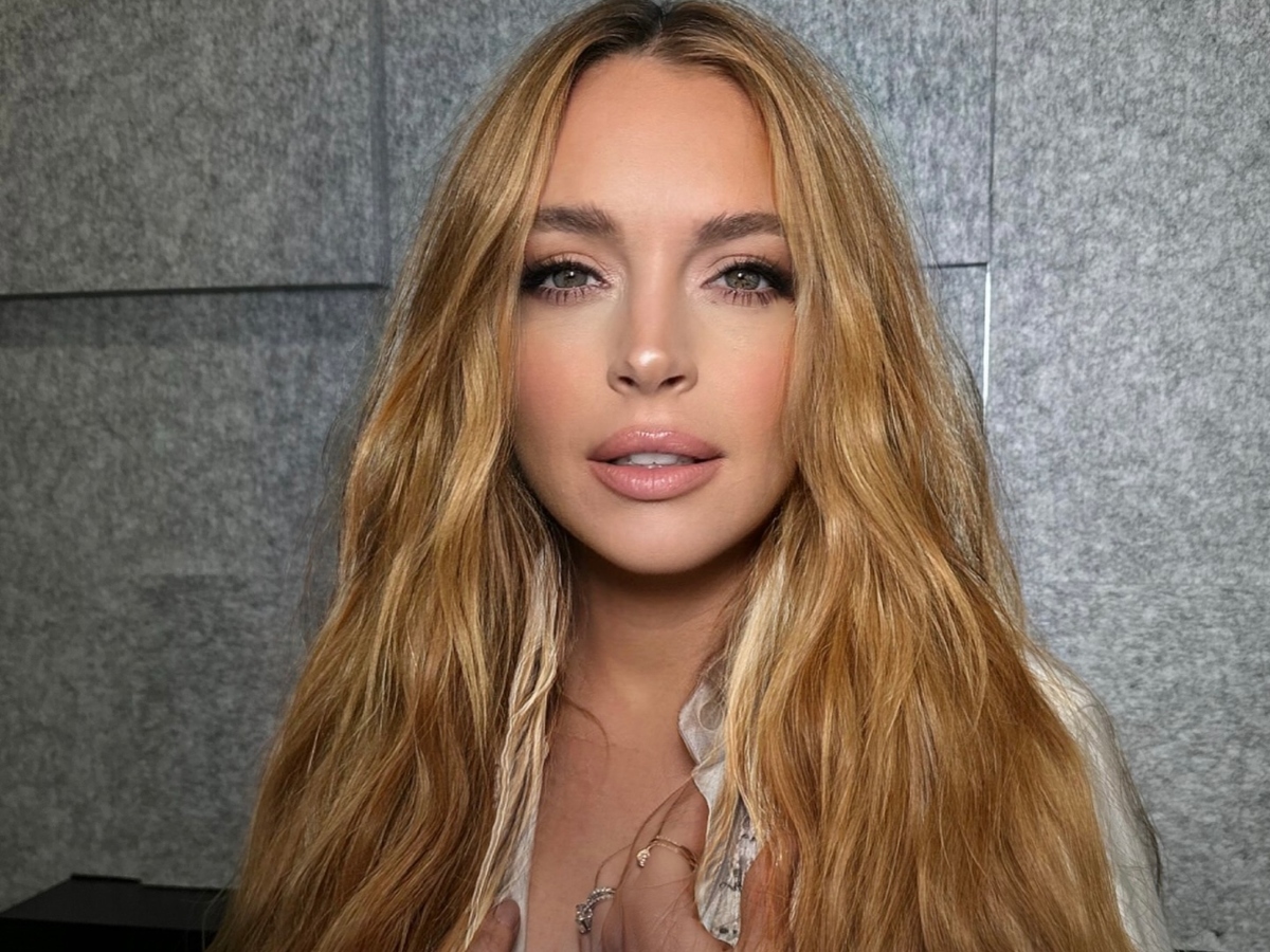 Lindsay Lohan: Το half-up της είναι τέλεια ιδέα για τη σημερινή σου βραδινή εμφάνιση