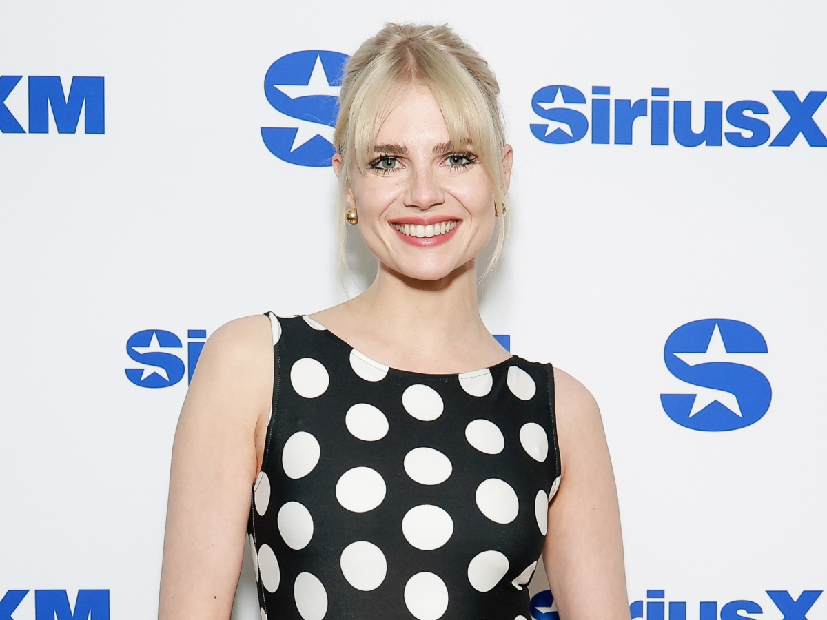 Kάντο όπως η Lucy Boynton: Ο πιο απλός τρόπος να χαρίσεις απίθανη λάμψη στο βλέμμα