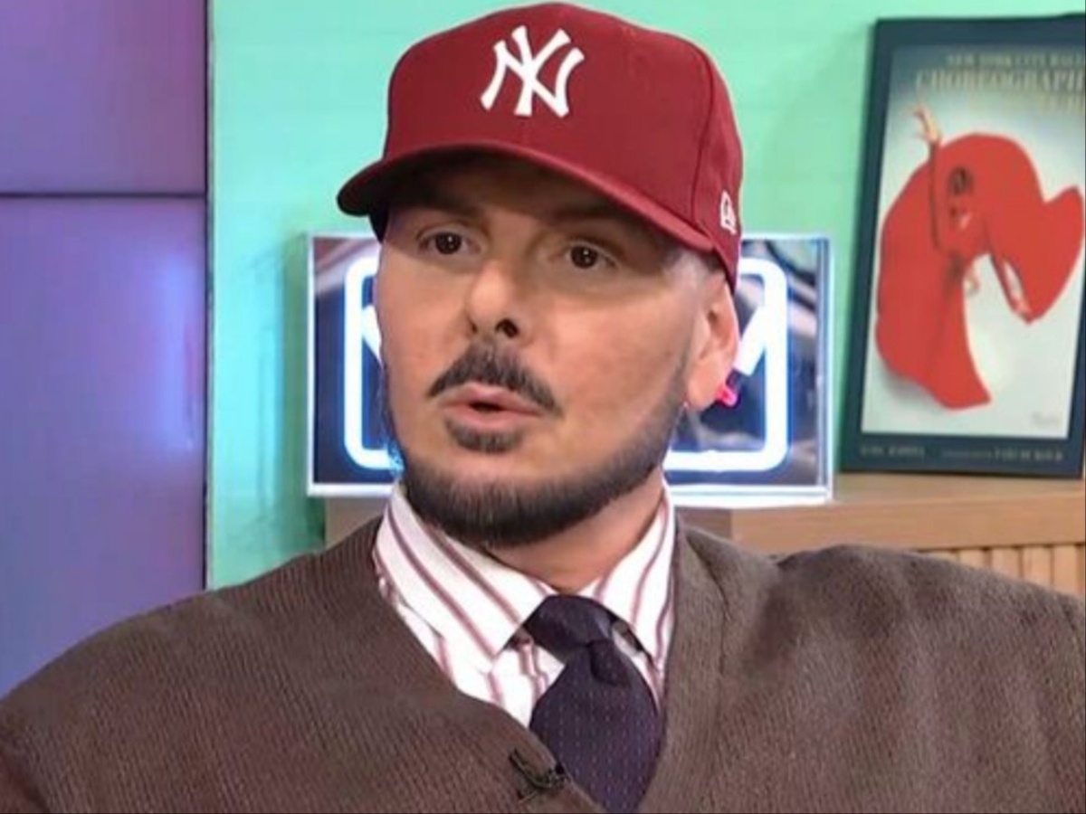 Νίκος Βουρλιώτης: «Υπέγραφα δίσκο και μου έδιναν να σκουπίσω το πεζοδρόμιο»