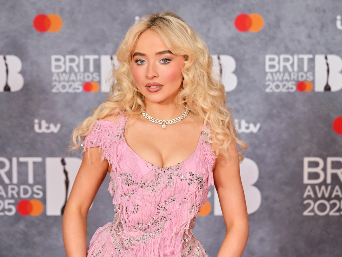 Brit Awards 2025: Τα beauty looks που ξεχώρισαν στο κόκκινο χαλί