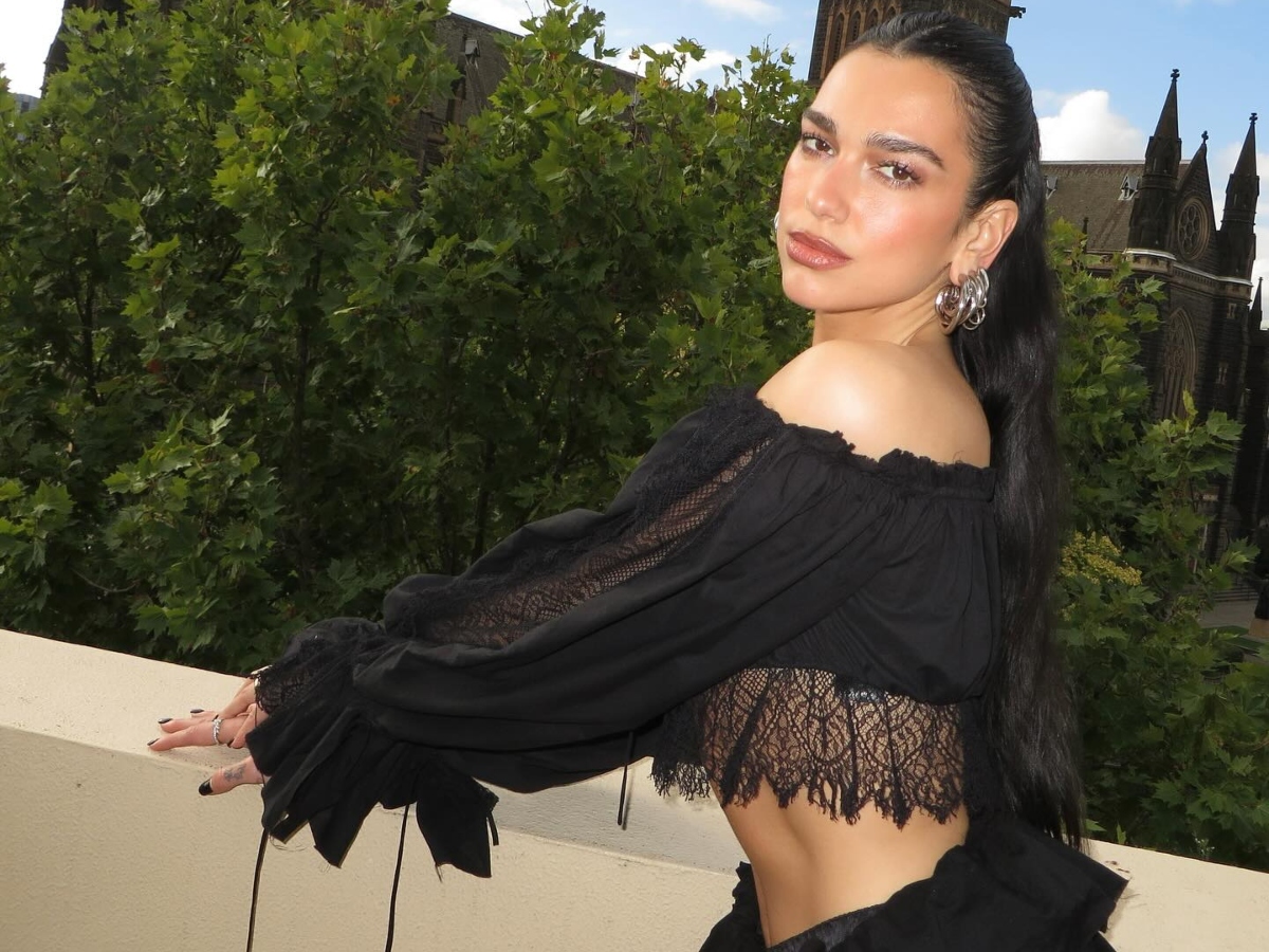 Dua Lipa: Συνδυάζει αριστουργηματικά το boho με το cowgirl δημιουργώντας μια ολοκαίνουρια τάση