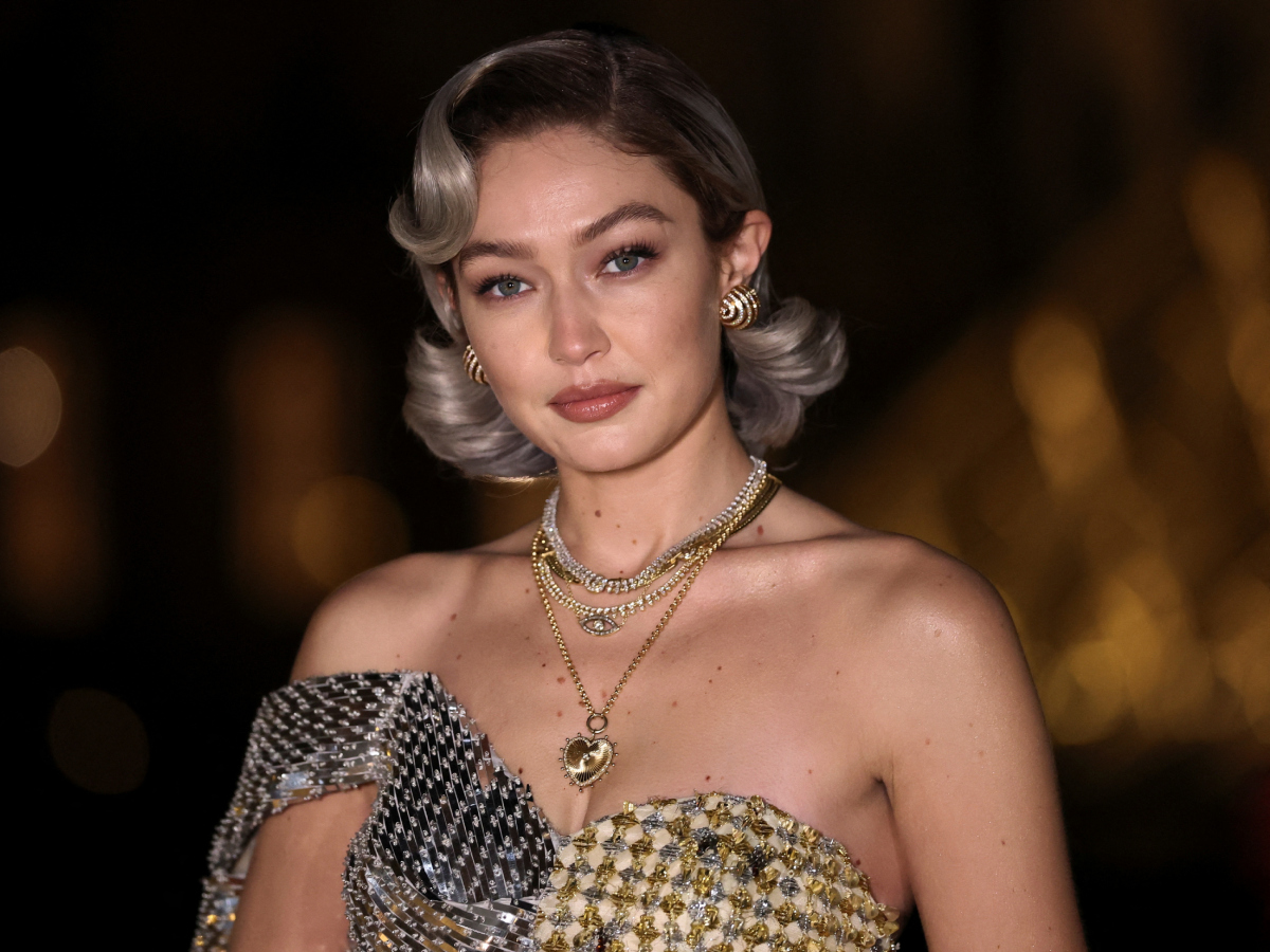 Gigi Hadid: Στην νέα καμπάνια της Miu Miu μοιάζει με έργο τέχνης!