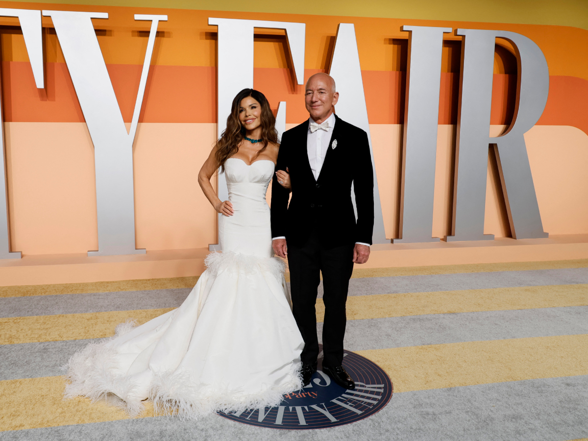 Jeff Bezon & Lauren Sanchez: Ποιος σχεδιαστής θα υπογράφει το νυφικό στον γάμο της χρονιάς!