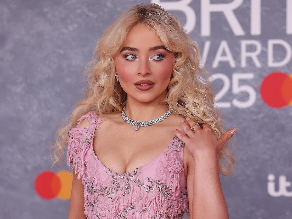 Sabrina Carpenter: Αφήνει στην άκρη τα εκκεντρικά μανικιούρ για χάρη του πιο ρομαντικού και minimal