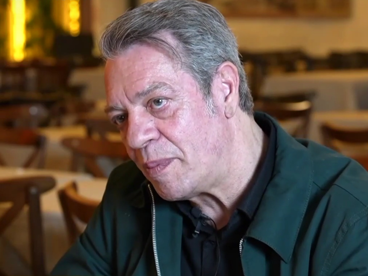 Γιάννης Τσορτέκης: «Έπαθα κρίση πανικού όταν πήγα σε παράσταση και αντιλήφθηκα ότι έπαιζε το έργο μου χωρίς την άδειά μου»