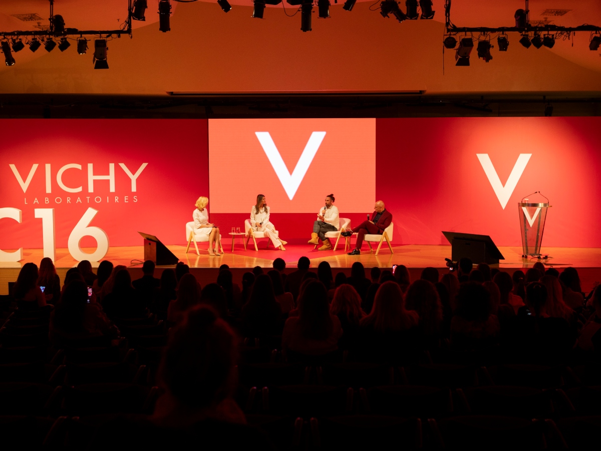 Red Wave Events: Η νέα εποχή στην αντιγήρανση με το νέο serum της Vichy