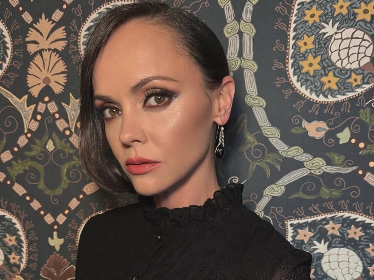 Christina Ricci: To ροδακινί κραγιόν που έδωσε ανοιξιάτικη πινελιά στο μακιγιάζ της