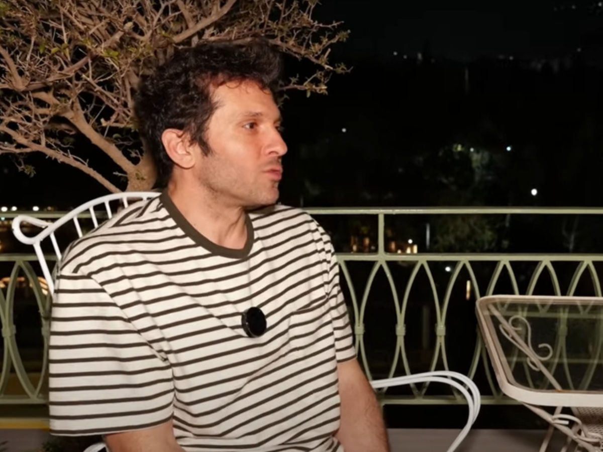 Δημήτρης Μοθωναίος: Η αποκάλυψη για την προσωπική του ζωή και η εξομολόγηση για την κακοποίηση – «Αυτός ο άνθρωπος είναι ελεύθερος»