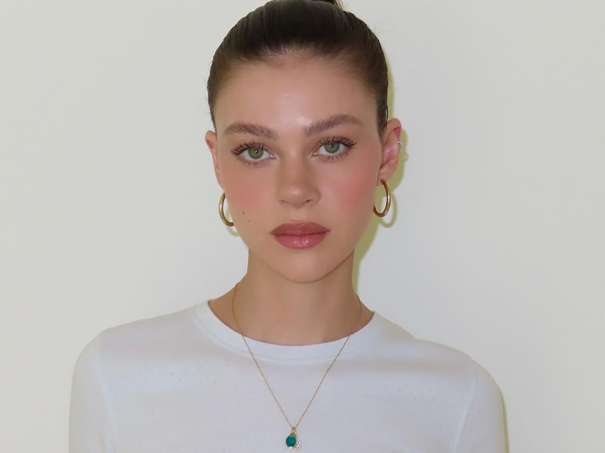 Nicola Peltz – Beckham: Το τρικ με το φον ντε τεν που χαρίζει λάμψη και προστασία μαζί