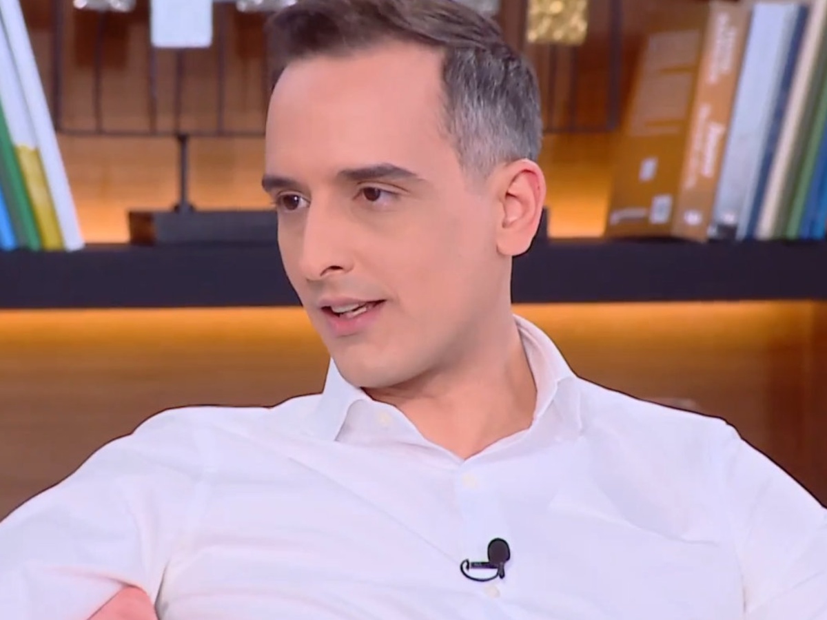 Νικήτας Κορωνάκης: «Η πιο δύσκολη βραδιά που έχω κληθεί να διαχειριστώ δημοσιογραφικά ήταν η τραγωδία των Τεμπών»