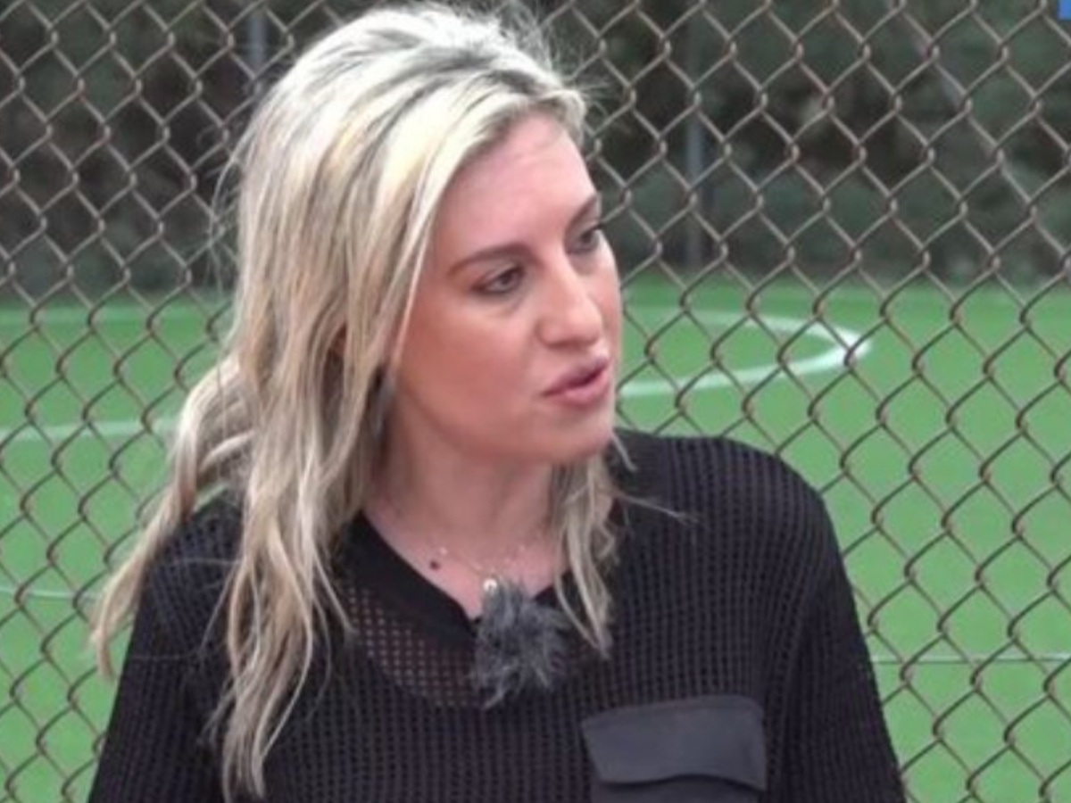 Πόπη Δομάζου: Απαντά για τις σχέσεις με τις αδελφές της μετά τον θάνατο του πατέρα τους – «Δεν είχαμε καθημερινή επαφή»