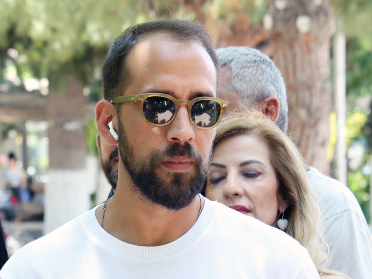 Βασίλης Πορφυράκης: «Ραγίζει καρδιές» το μήνυμα για την απώλεια της μητέρας του – «Νιώθω ότι ζεις ξανά σε κάθε λέξη»