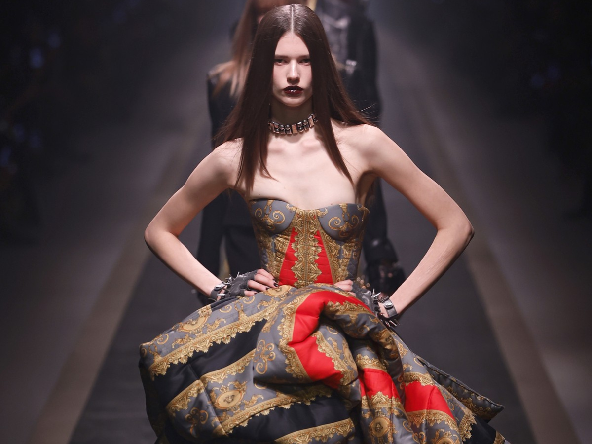 Η Prada εξαγόρασε την Versace με συμφωνία-μαμούθ