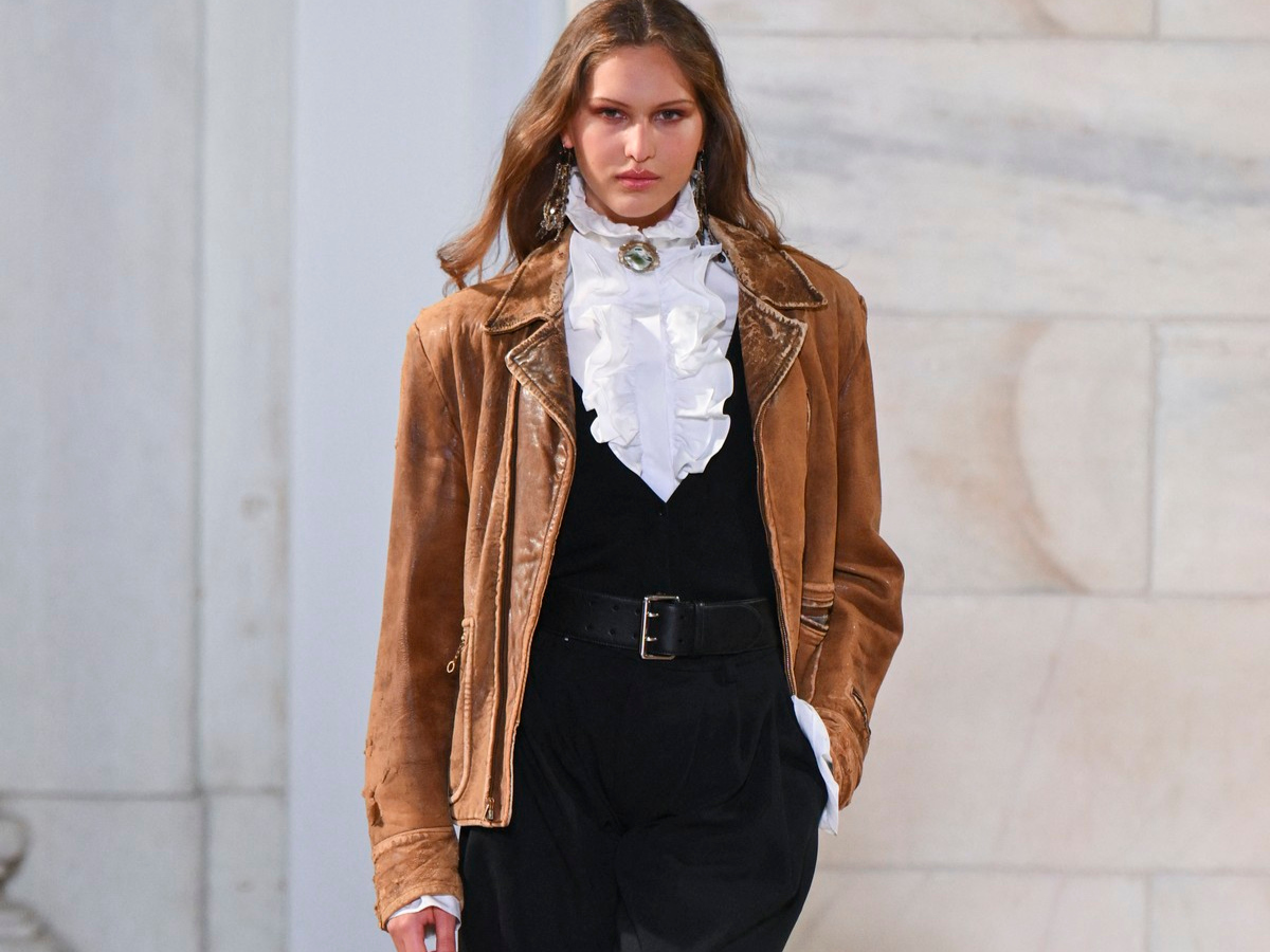 Ralph Lauren: Το show για το Φθινόπωρο 2025 με αέρα ρομαντισμού στο Μανχάταν