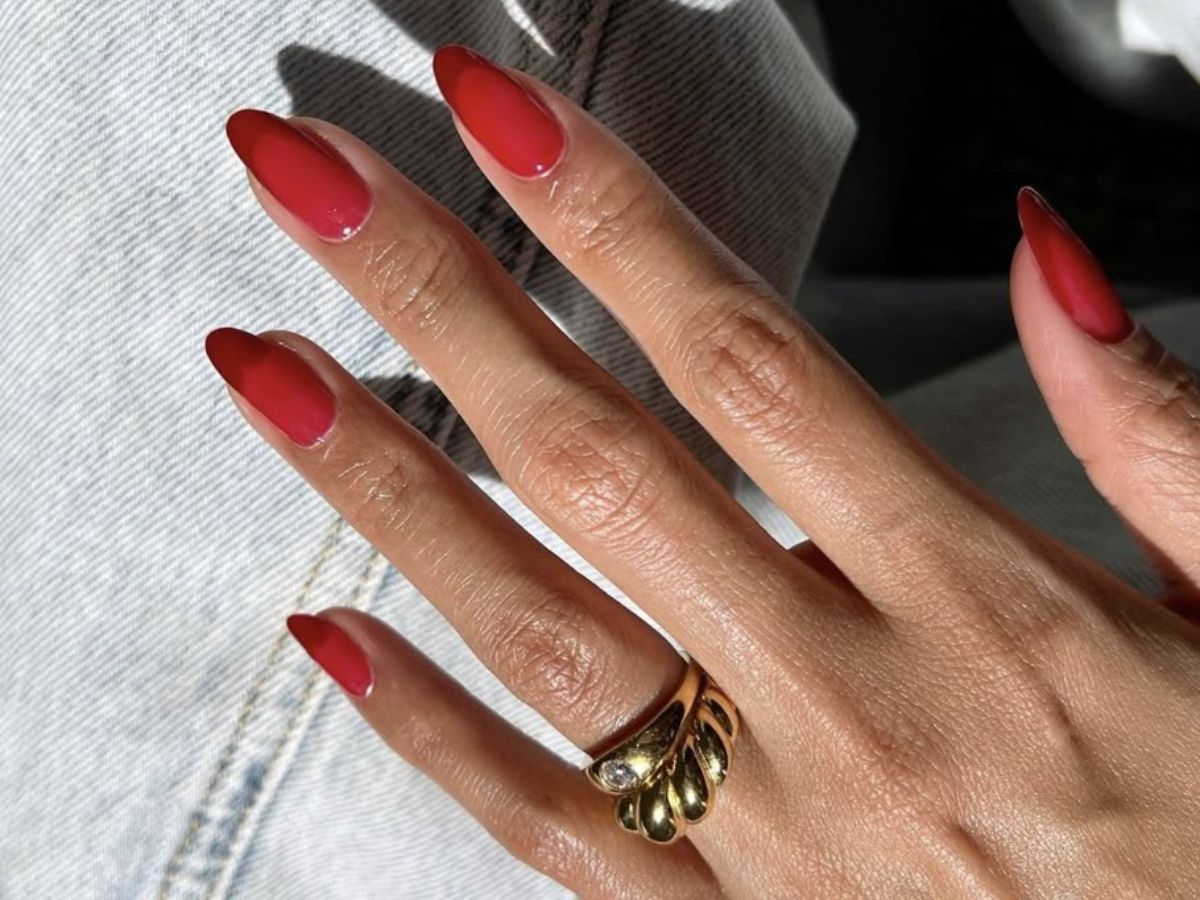 Two-tone French Mani: Σπάσε το κλασσικό μοτίβο και βάλε χρώμα στο γαλλικό μανικιούρ