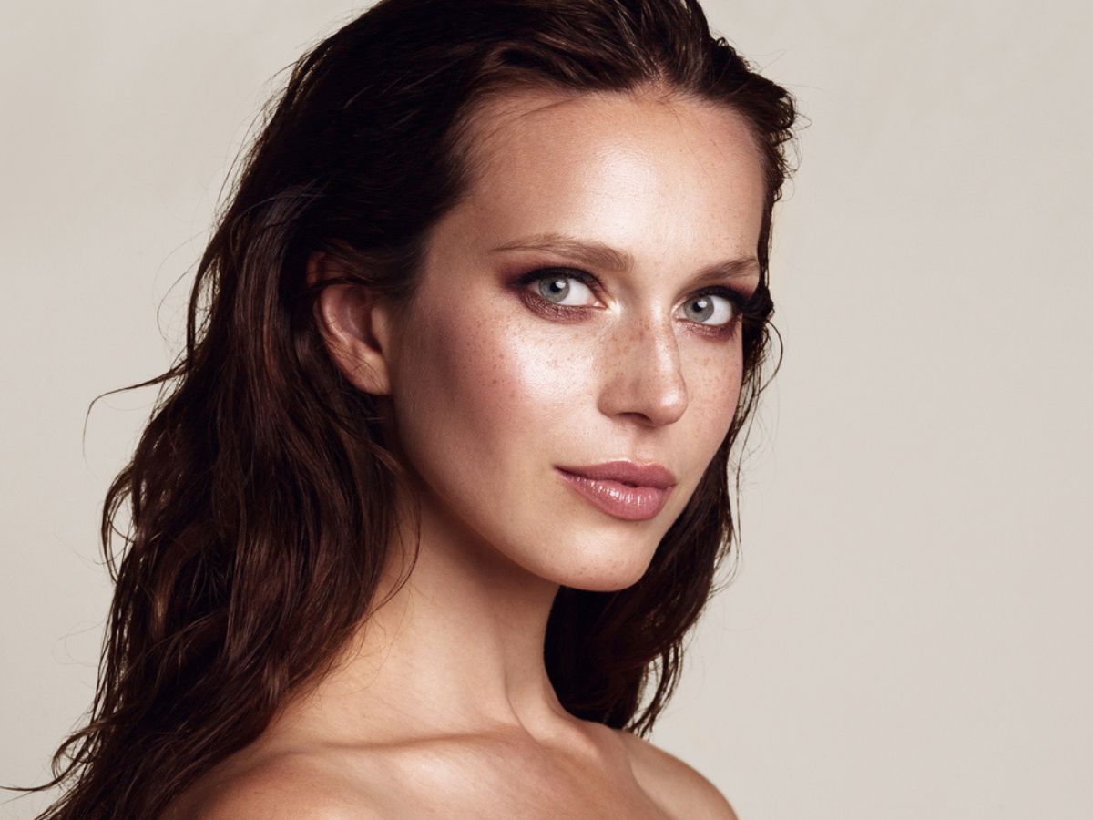 Dewy Makeup: Έτσι θα πετύχεις το απόλυτο, δροσερό μακιγιάζ