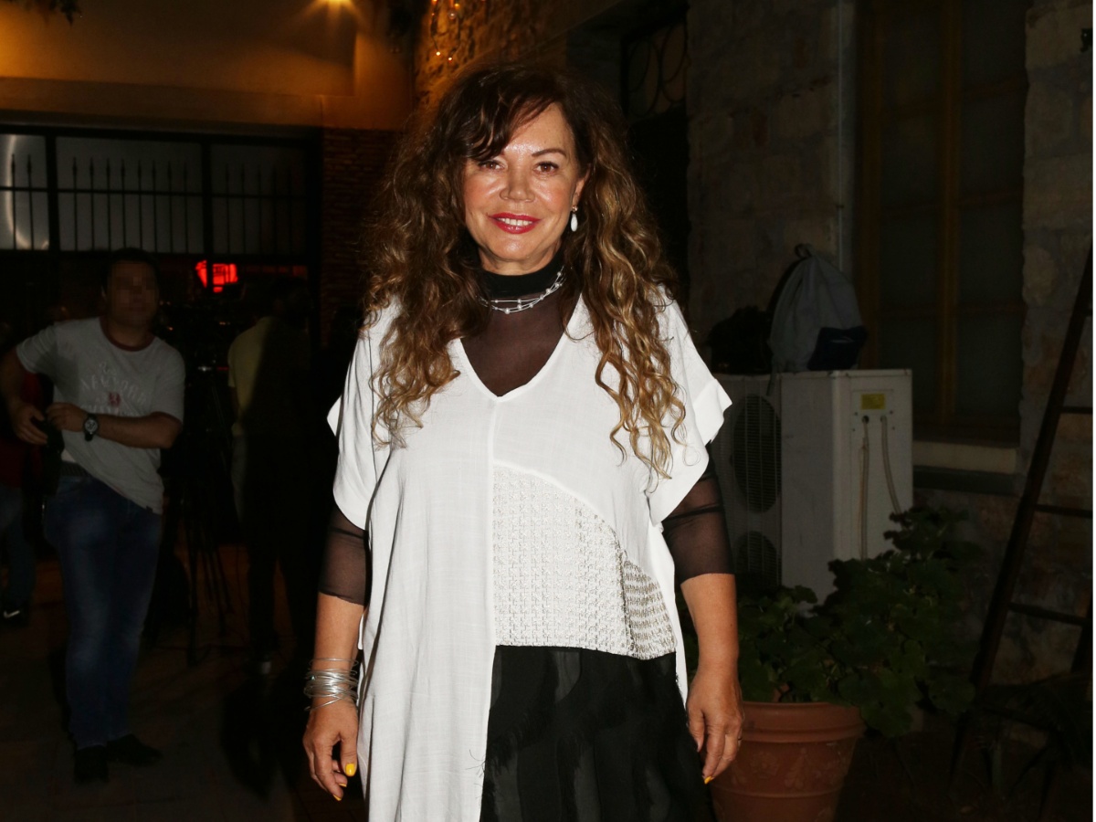 Ελένη Δήμου: «Ήρθαν να μου κάνουν συνέντευξη και έκλεψαν την κολόνια του γιου μου από το μπάνιο»
