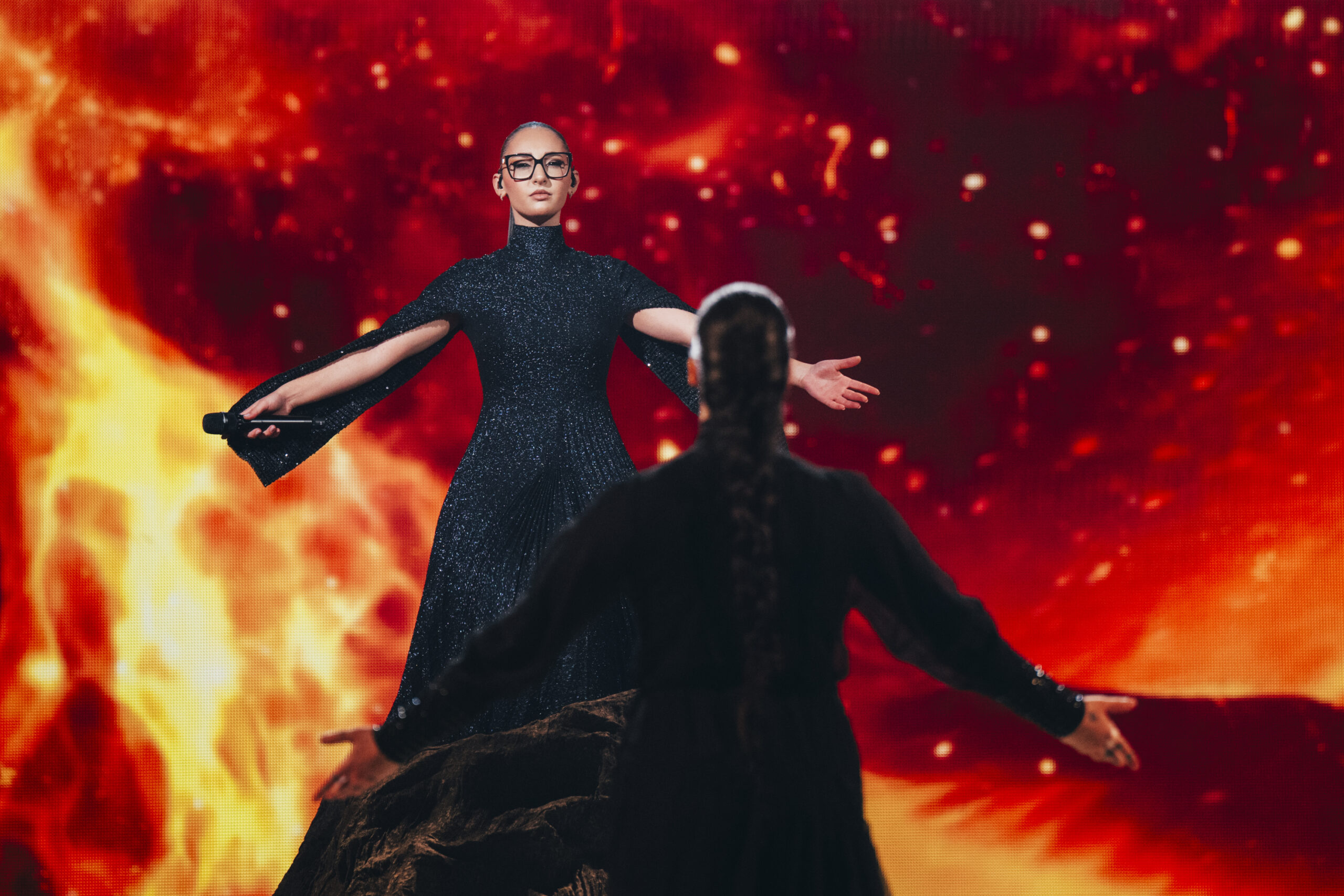 Eurovision 2025 – Klavdia: Διέρρευσε βίντεο από το τρικ στη σκηνή και την αλλαγή φορέματος
