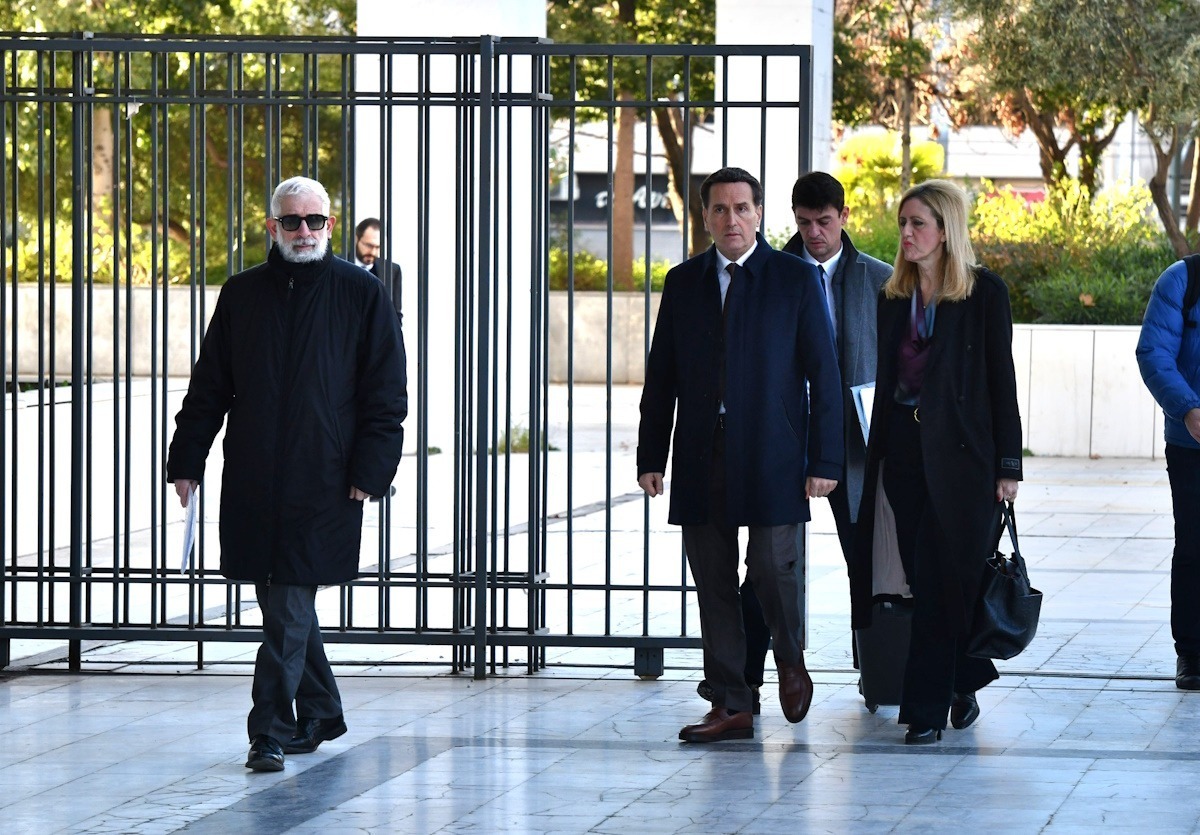 Πέτρος Φιλιππίδης: Ξανά απών από τη δίκη – «Λυπάμαι για την κυρία Φωτεινή Πετρογιάννη, θα ληφθούν δικαστικά μέτρα» τόνισε ο δικηγόρος του
