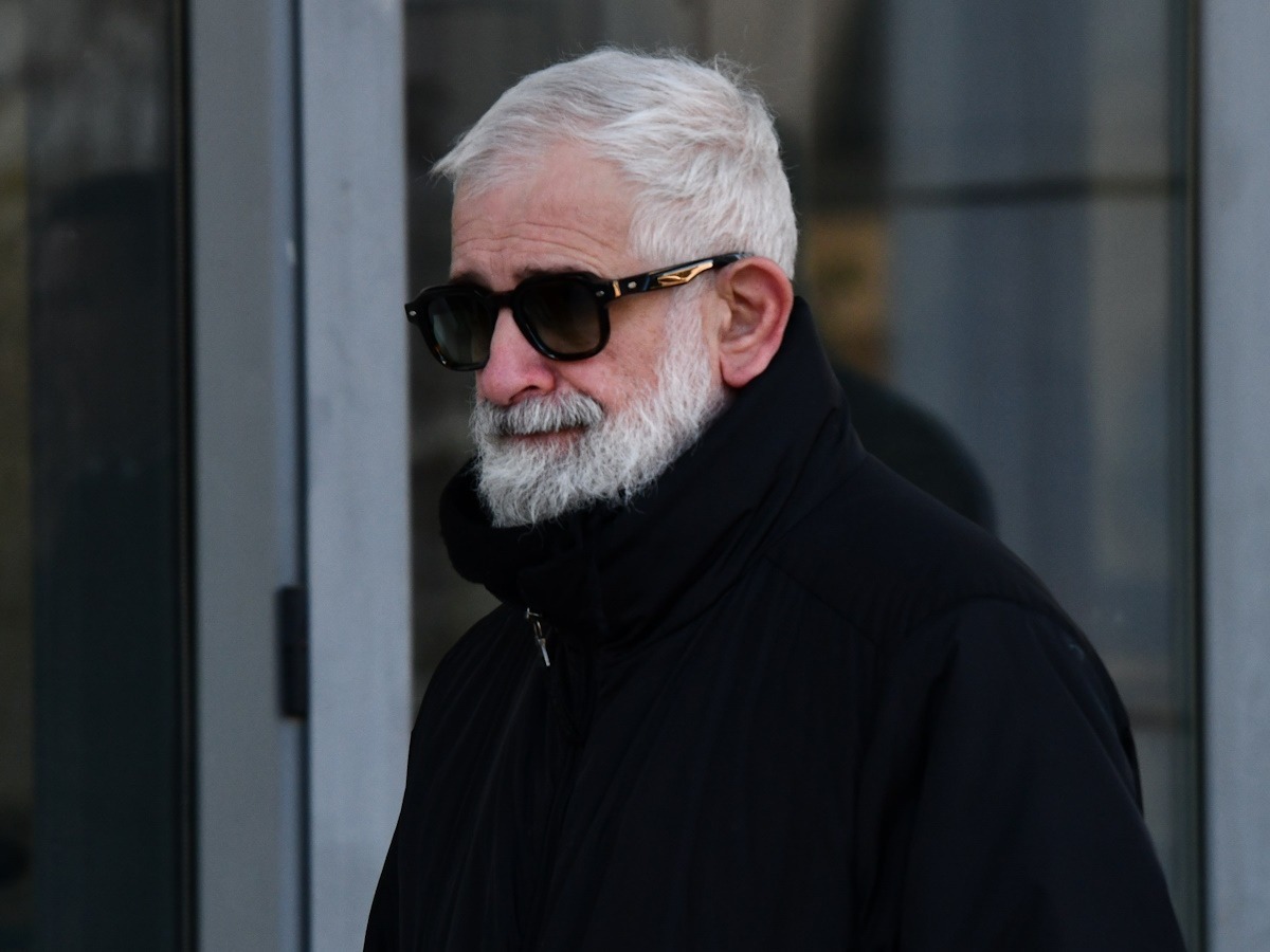Ξέσπασε ο Πέτρος Φιλιππίδης μέσα στη δικαστική αίθουσα: «Θα σου έρθει μήνυση τώρα»
