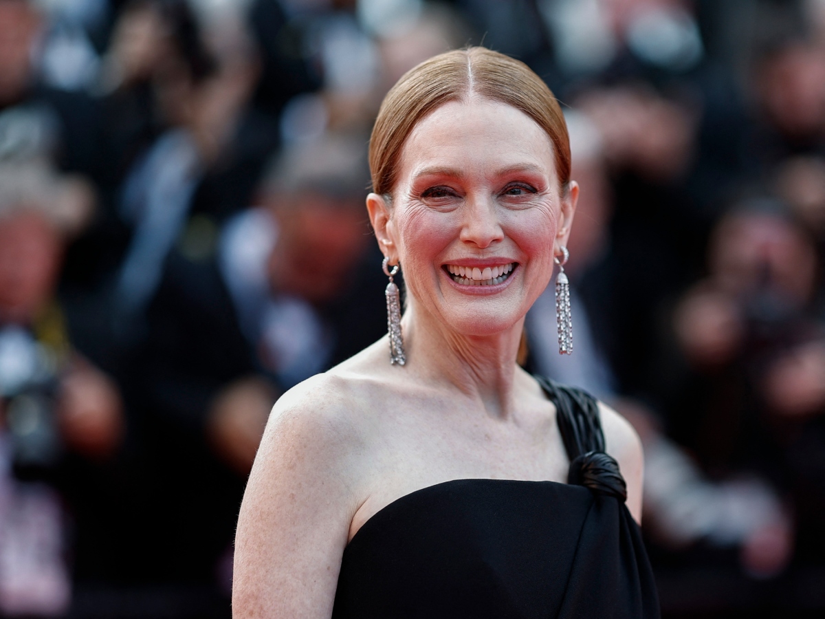 Julianne Moore: Μόλις έκοψε τα μαλλιά της στο τέλειο blunt bob