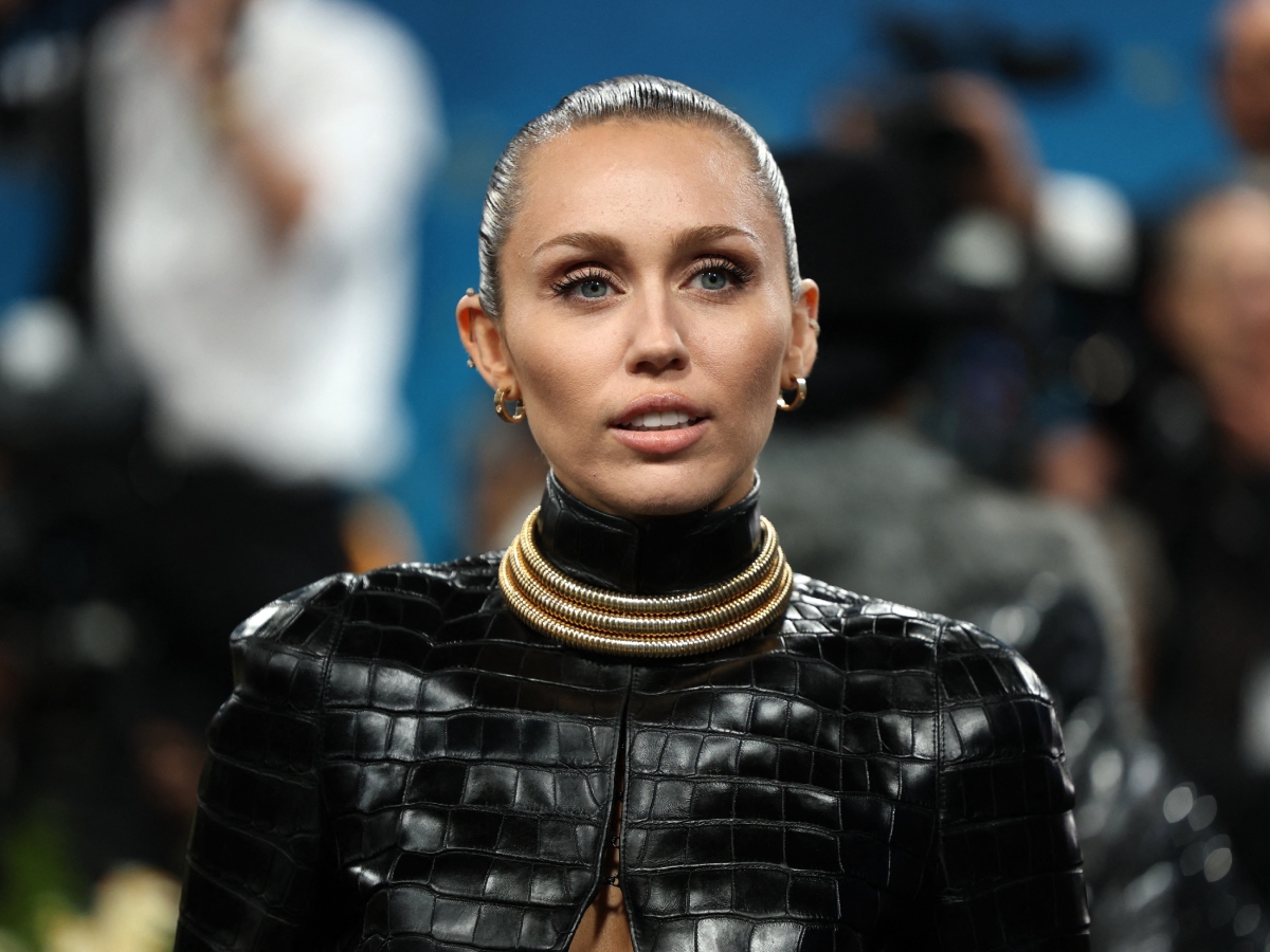 Miley Cyrus: Η πλεξούδα της είναι εμπνευσμένη από το iconic Ιαπωνικό origami