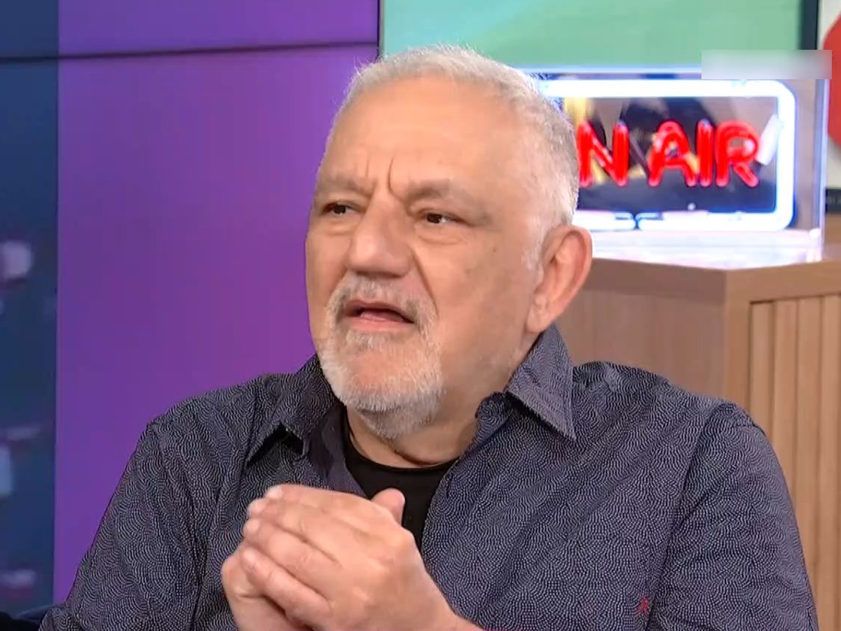 Νίκος Πορτοκάλογλου στο Στούντιο 4: «Είχα εκπαιδευτεί να περνάω αόρατος – Τελείωσα το σχολείο μέσα στην Χούντα»
