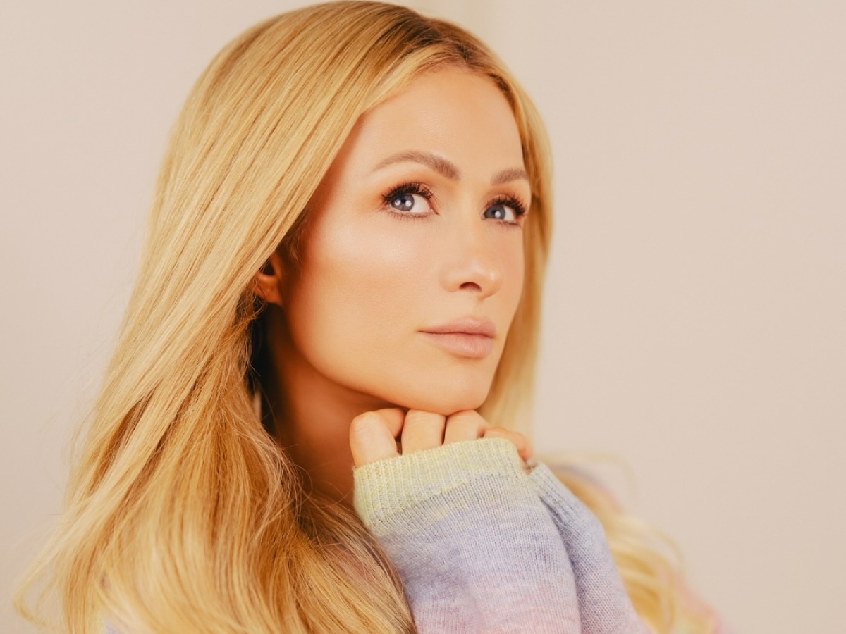 Paris Hilton: Λανσάρει τη δική της skincare σειρά που κρύβει εκπλήξεις