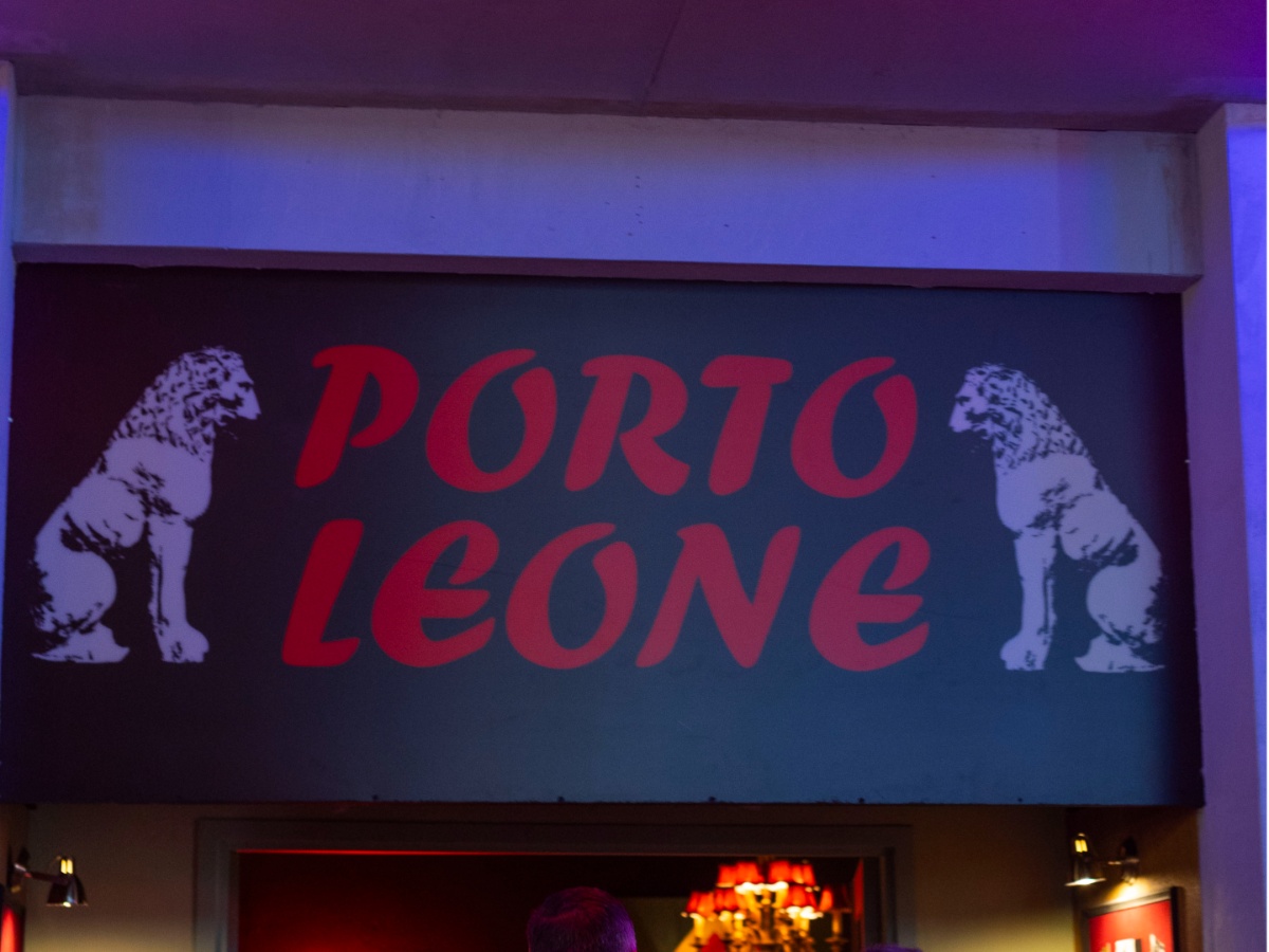 Porto Leone: Στη γειτονιά με τα κόκκινα φανάρια» – Οι φωτογραφίες από το party στο καμπαρέ Porto Leone στην Τρούμπα των ’60s