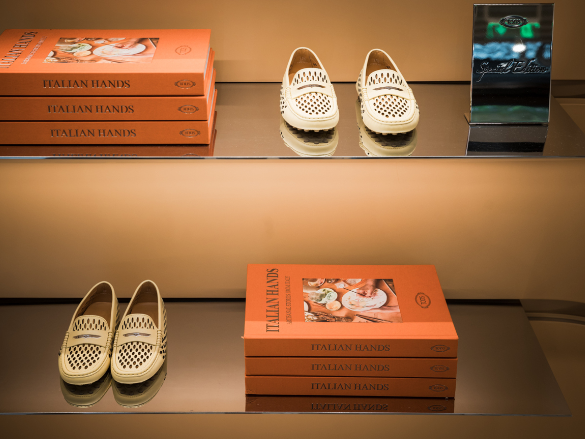 Η Tod’s γιορτάζει το εμβληματικό Gommino με το βιβλίο Italian hands – Artisanal stories from Italy