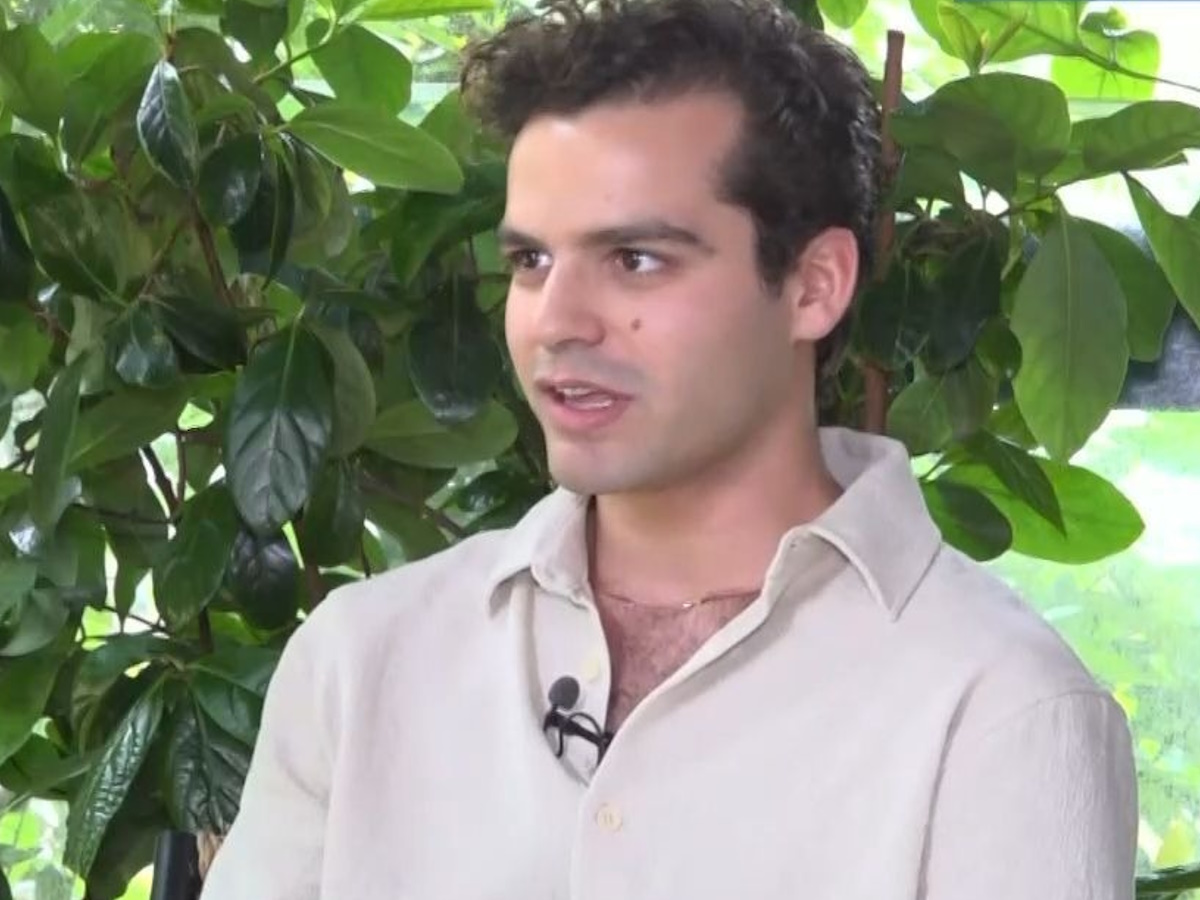 Γιάννης Τσουμαράκης: Η σειρά «Έχω παιδιά», η υποψηφιότητα στα βραβεία Χόρν και οι σπουδές ως yoga instructor