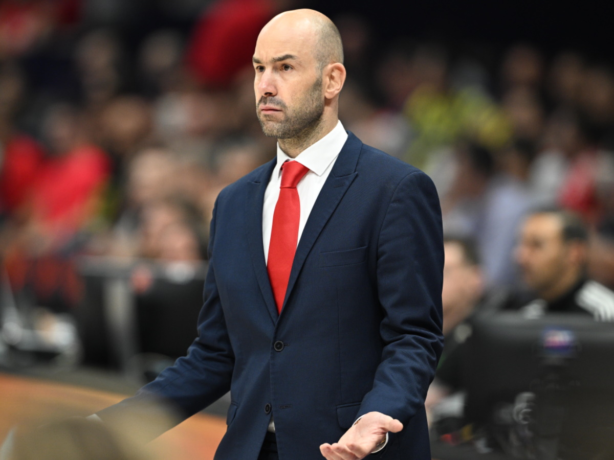 Final Four – Ολυμπιακός: Η αγκαλιά παρηγοριάς του Βασίλη Σπανούλη στον Εβάν Φουρνιέ που ξέσπασε σε κλάματα