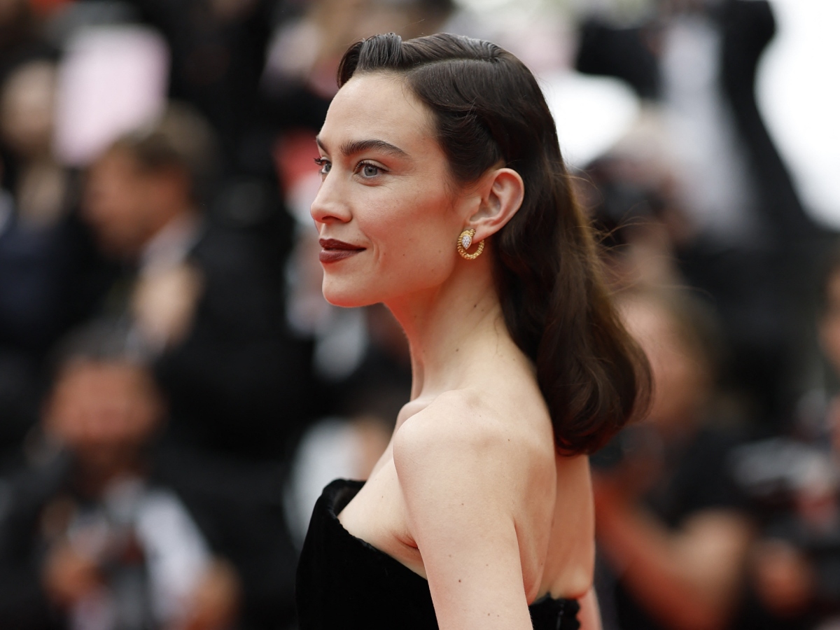 Alexa Chung και Zoey Deutch εμφανίστηκαν στις Κάννες με γοητευτικά ρετρό beauty looks
