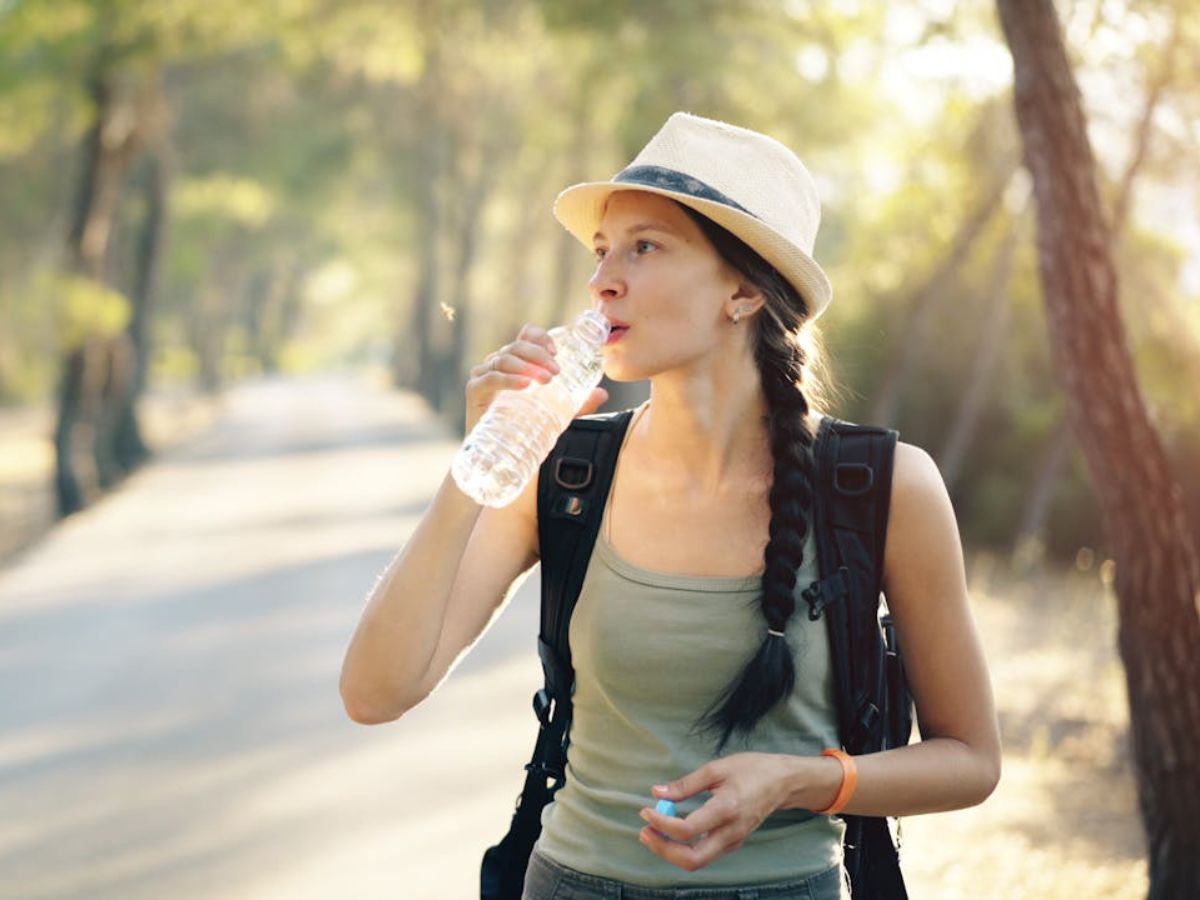 Deep hydration: 5 κοινά σημάδια που σου δείχνουν ότι είσαι αφυδατωμένη