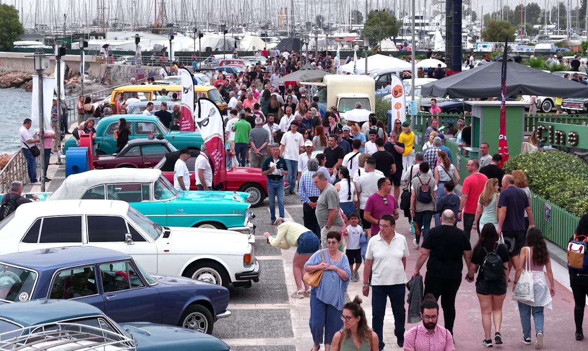 Alimos Classic Car Sunday: Ο παραλιακός δρόμος «πλημμύρισε» με κλασικά αυτοκίνητα