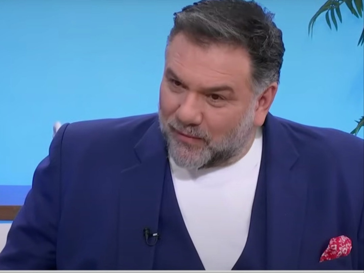 Γρηγόρης Αρναούτογλου: Η εξομολόγηση για την προεφηβεία του γιου του: «Φωνάζει στα καλά καθούμενα – Ξεκινάει την επανάστασή του»