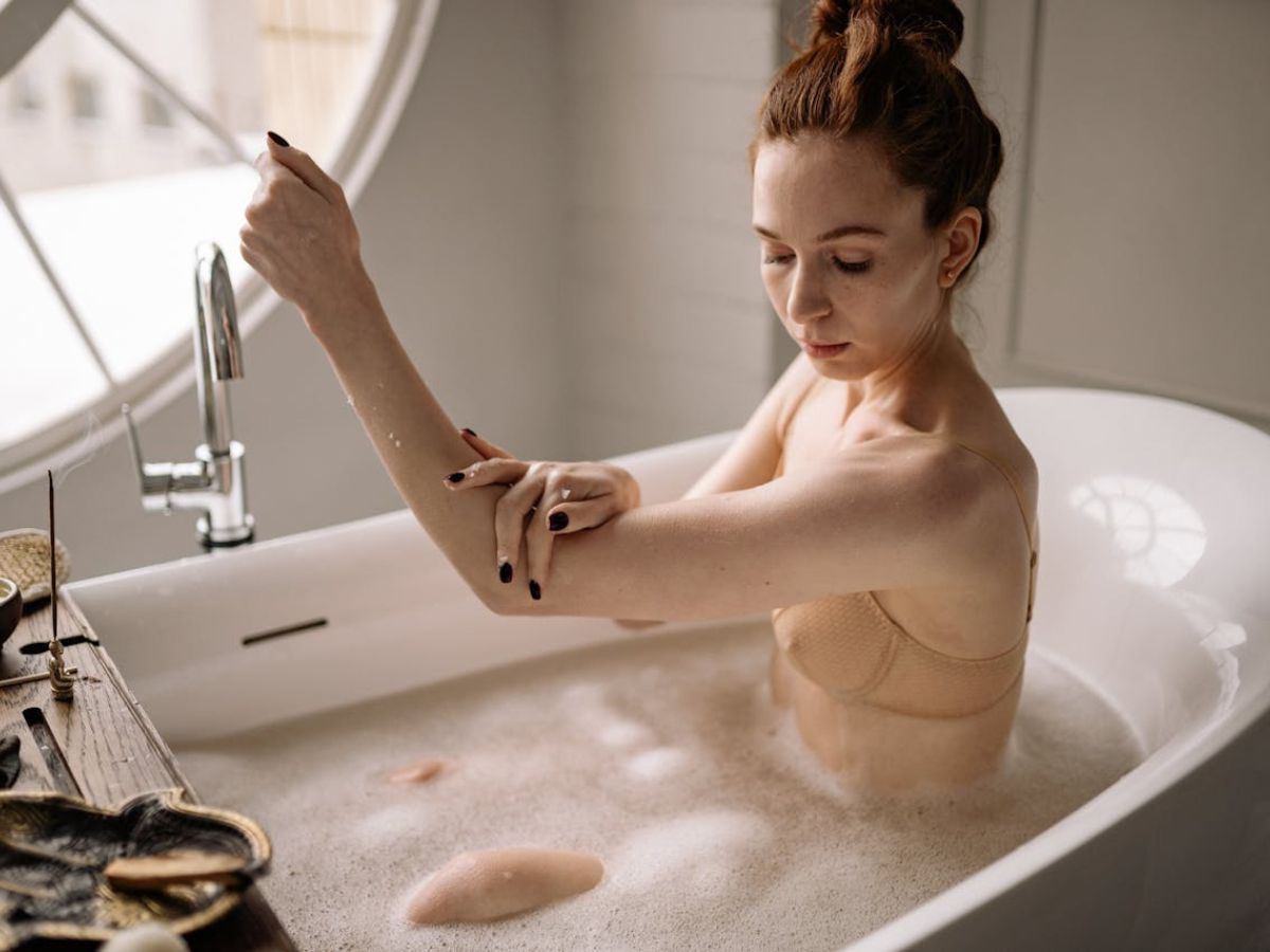 Body Acne: 9+1 τρόποι για να αποφύγεις τις καλοκαιρινές εξάρσεις