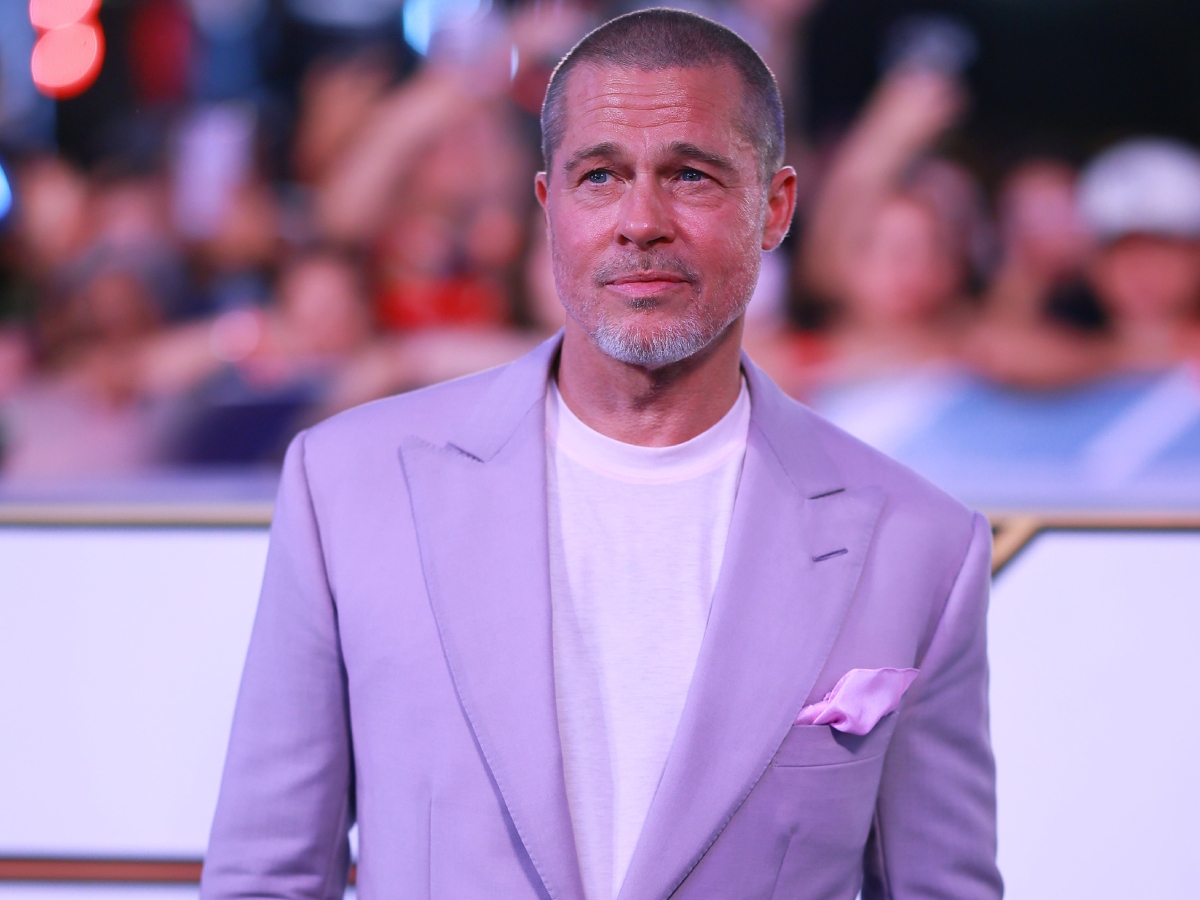 Ο Brad Pitt φοράει παστέλ στο red carpet γιατί μόνο αυτός μπορεί